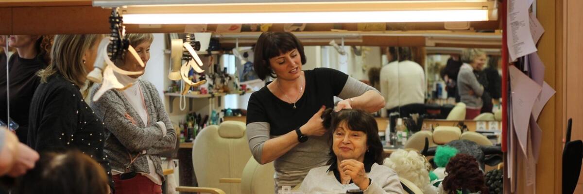 Poznejte zblízka divadelní profesi: vlásenkárna