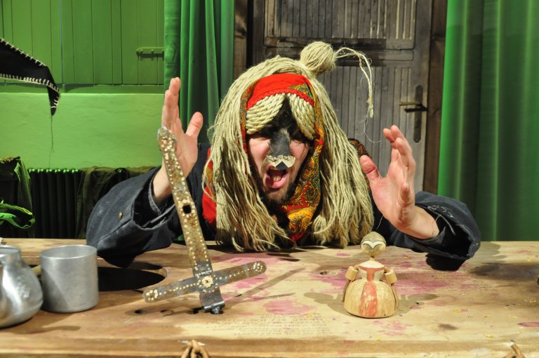 Loutky bez hranic: Baba Jaga a Meč moci nejmocnější