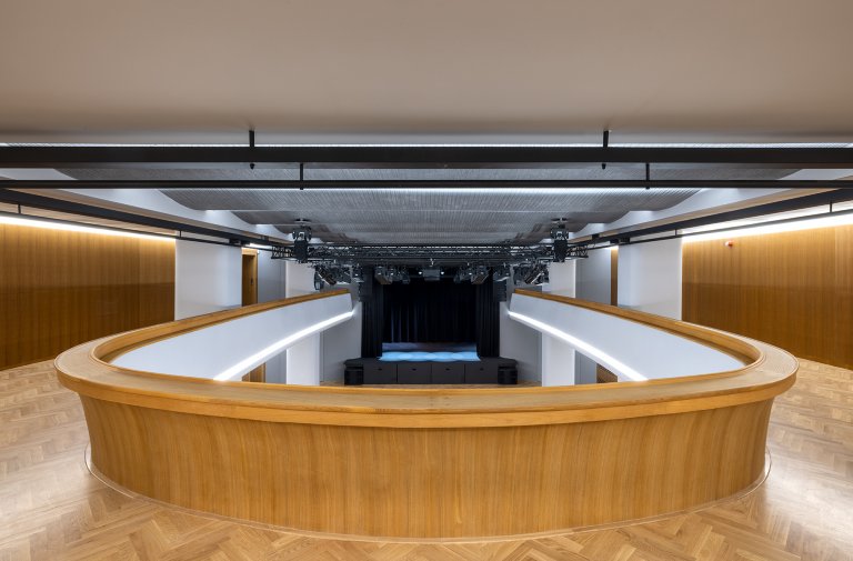 1.000.062 narozeniny umění 2025