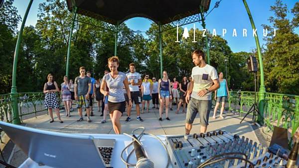 ZAPARKUJ SWINGOVÁ TANČÍRNA