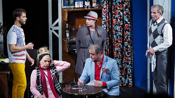 Ray Cooney, John Chapman / Do ložnice vstupujte jednotlivě