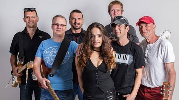 Lo and The Calling Heart + Rusty Nail (Hippies party)