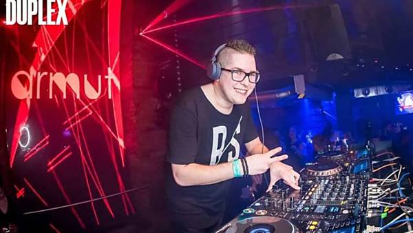 FEEL the BEAT w/ ARMUT