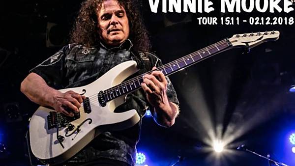 VINNIE MOORE (US) - (UFO, Alice Cooper)