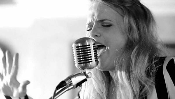 Elles Bailey (excellent blues from UK)