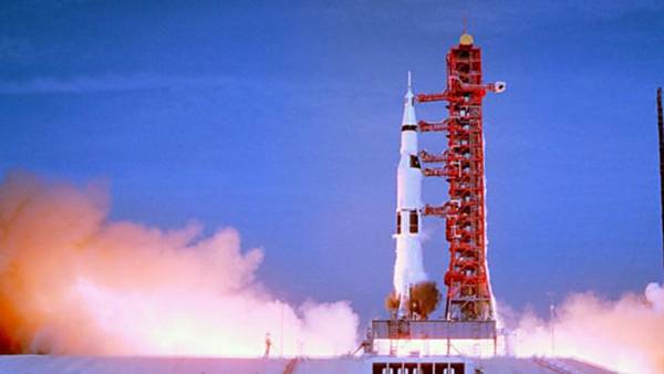 AFOKINO: Apollo 11