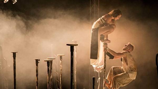 Film Naživo│Losers Cirque Company: Vzduchem