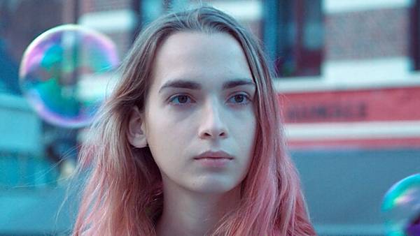 Lola + diskuse na téma transgenderu