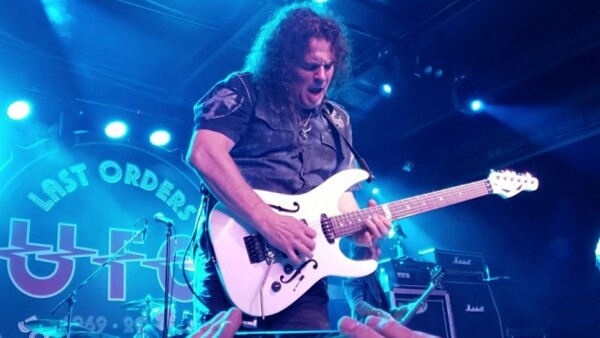 VINNIE MOORE (USA - UFO,Alice Cooper), TARA LYNCH (USA)