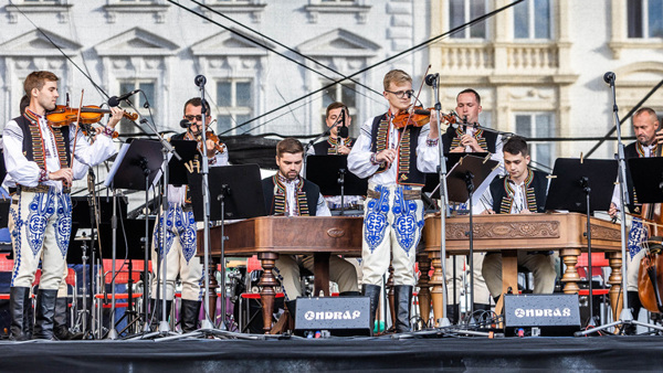 Ústřední hudba AČR & Lucie Silkenová & Martin Chodúr