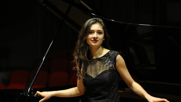 Marie Šumníková hraje slavný Rachmaninovův klavírní koncert