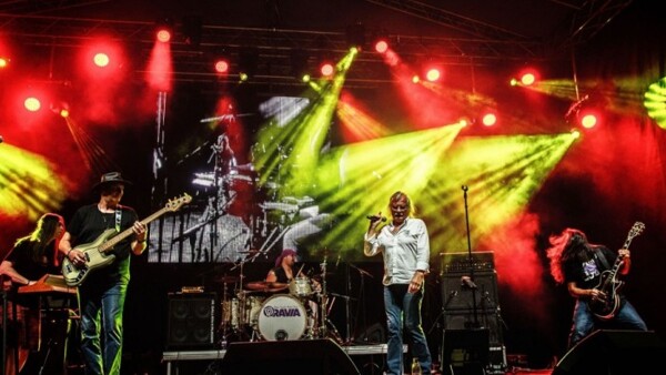 Oravia: Deep Purple Tribute Band