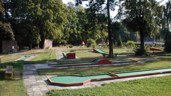 Den dětí na minigolfu