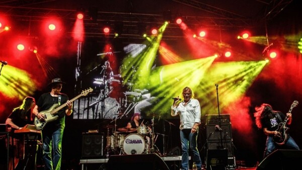 Oravia: Deep Purple Tribute Band