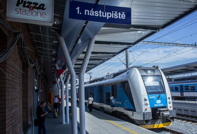 Dobrá zpráva: na první nástupiště už zase jezdí vlaky.