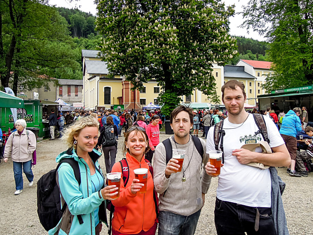 Pivo k turistice tak nějak patří, to dokazuje i odbyt piva Holba.