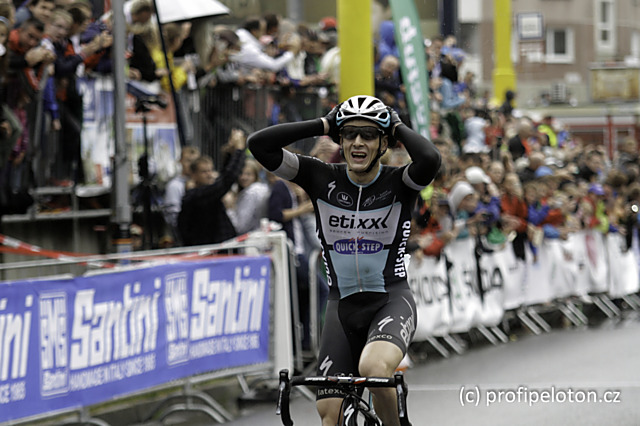 Petr Vakoč vyhrál v Žilině mistrovství ČR a po Zdeňku Štybarovi převzal mistrovský dres.