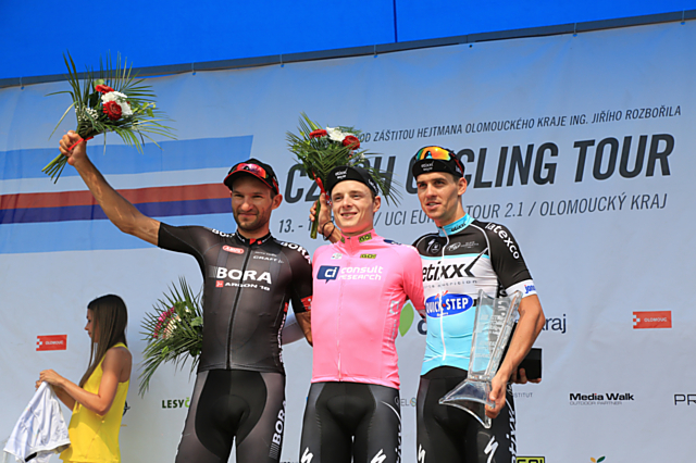 Tři králové. Druhý Jan Bárta, první Petr Vakoč a třetí Zdeněk Štybar. Czech Cycling Tour přinesla fantastickou silniční cyklistiku.