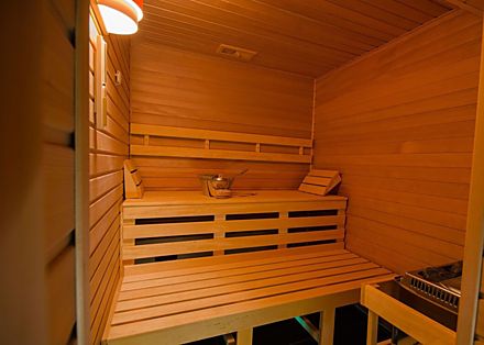 K dispozici jsou také dvě sauny -  biosauna a klasická, kde můžete v zimě prohřát své zmrzlé tělo.