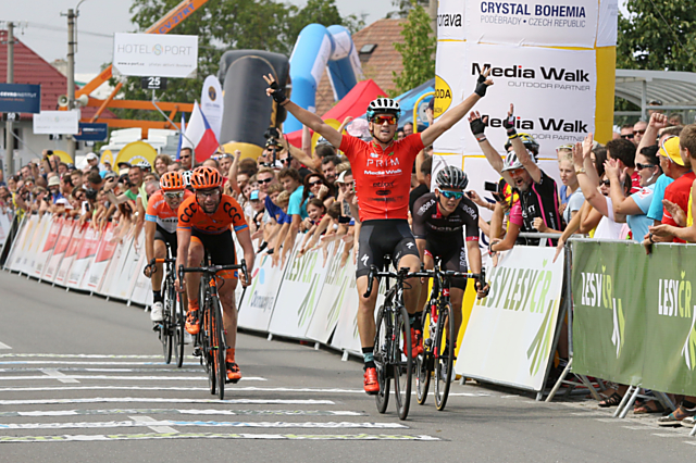 Zdeněk Štybar vítězí v závěrečné etapě Czech Cycling Tour v Dolanech.