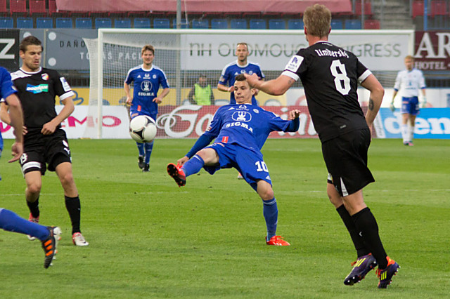 Duel Sigmy s Plzní dva roky zpět. V sestavě obou týmů je řada hráčů, kteří jej pamatují. Jan Navrátil bude opět bojovat s Davidem Limberským.