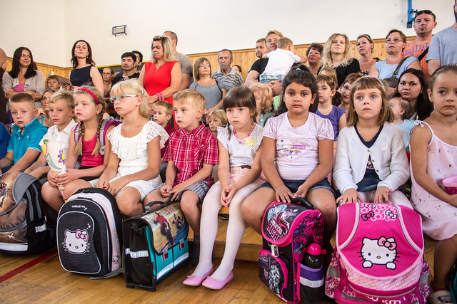 V základní škole Řezníčkova zahájili nový rok v tělocvičně.