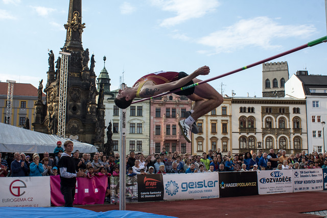 Jaroslav Bába skočil na Hanácké laťce letos 221 cm. Rekord závodu tak i letos odolal.
