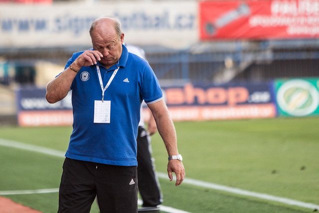 Leoše Kalvodu chvílemi musely z kopané bolet oči.