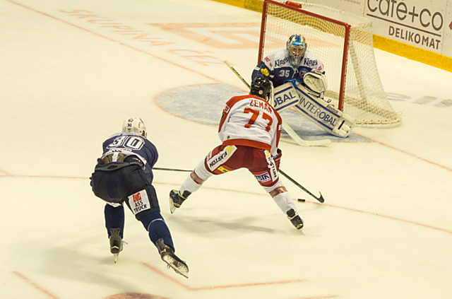 Adam Zeman v dobré šanci, která gólem neskončila.
