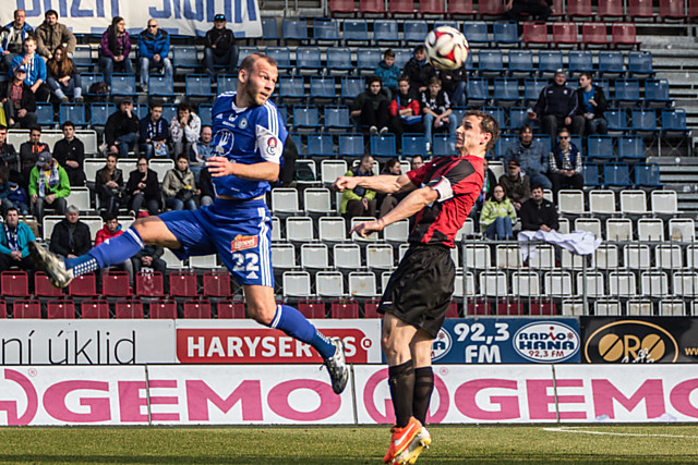 Sigma hraje ve 3. kole poháru MOL Cupu na hřišti SFC Opava, za který nastoupí Zdeněk i Zbyněk Pospěchovi.