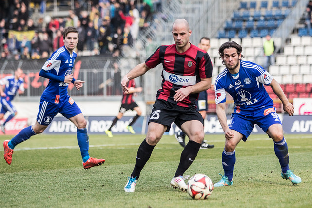 David Houska (vlevo) podal v Opavě výborný výkon. Denis Cana přišel jako střídající hráč a dokázal skórovat.