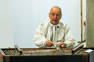 A pro vytvoření autentické atmosféry vaše popíjení vína doprovází pravá moravská cimbálka.