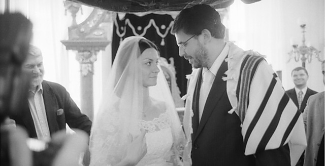 Dny židovské kultury zahájí vernisáž výstavy Sedm dní a sedm nocí, která představí židovské svatební fotografie.