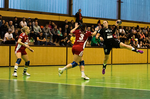 Rána levačkou ze spojky. To většinou končí gólem...