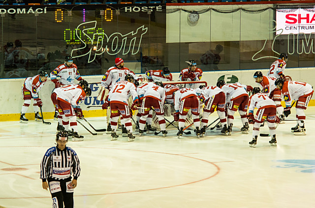 Hokejisté HC Olomouc porazili Karlovy Vary 2:1.