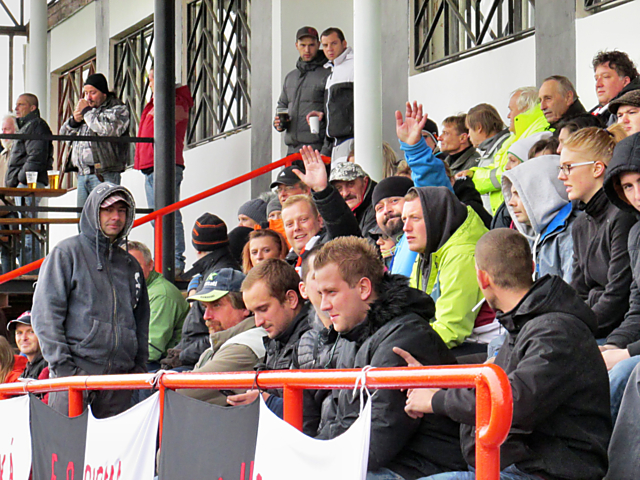 Tribuna hodolanského stadionu je na každý zápas plná.