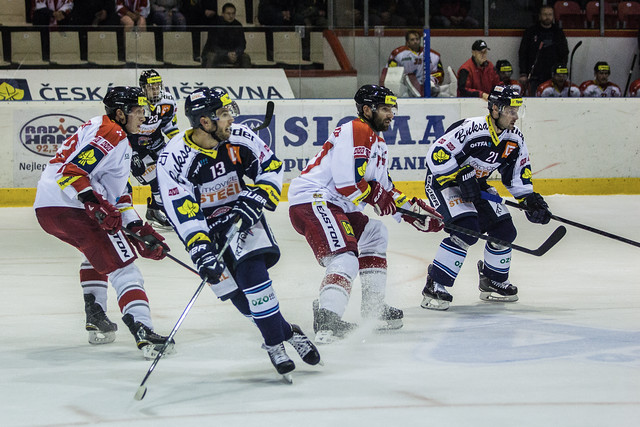 Vladimír Svačina už beky Kohoutů trápit nebude, stejně jako Roman a Huna z Vítkovic odešel. Hraje v Třinci.