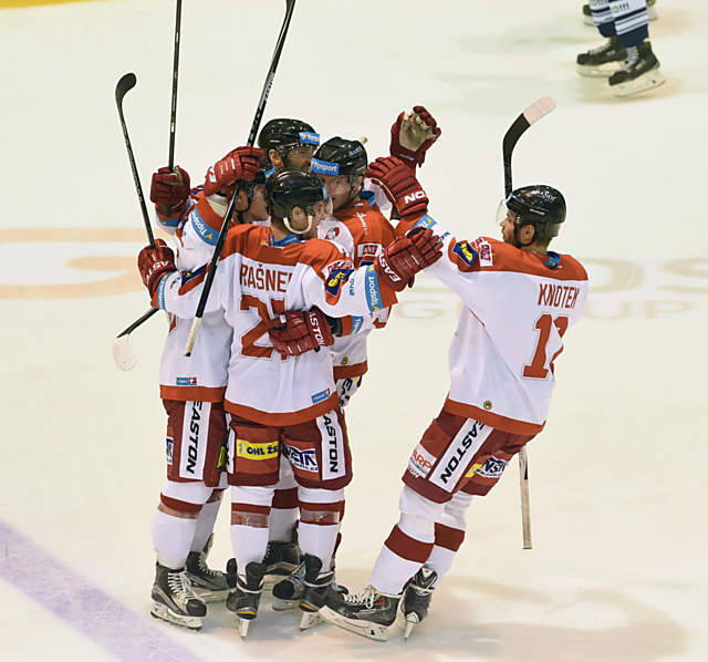 Radost Mory z vedoucího gólu kapitána Martina Vyrůbalíka.