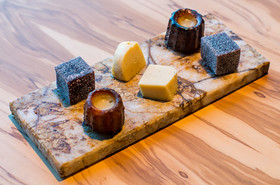 Rozdělit se můžete i o dezert - tyto petit fours k tomu vyloženě vyzývají.