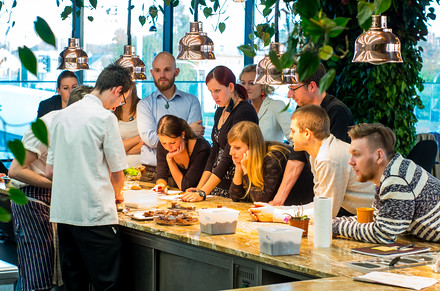 V restauraci se o vás postará kvalifikovaný personál. Vše, co vám nabízí, sami ochutnali. 