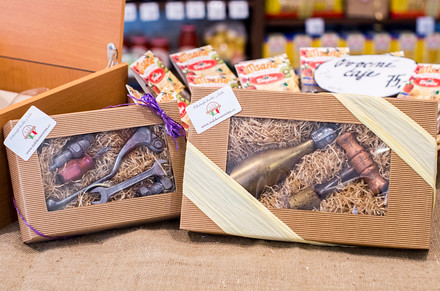 Tip na zajímavý dárek - vypadá to sice jako nářadí, ale zdání klame. Lze darovat místo bonboniéry. Všechny věci jsou totiž z výborné italské čokolády.