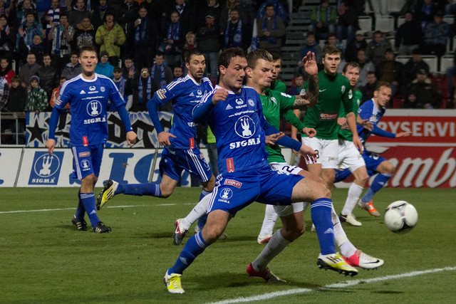 Martin Doležal ještě v dresu Sigmy v zápase s Jabloncem. Vít Beneš již je Doležalovým spoluhráčem. Za Baumit hrají i Rossi, Pospíšil, Bárta.