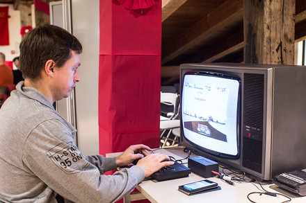 Pamětníci mohou zavzpomínat, čím se bavili v herním pravěku. Některé kousky jsou zábavné dodnes.