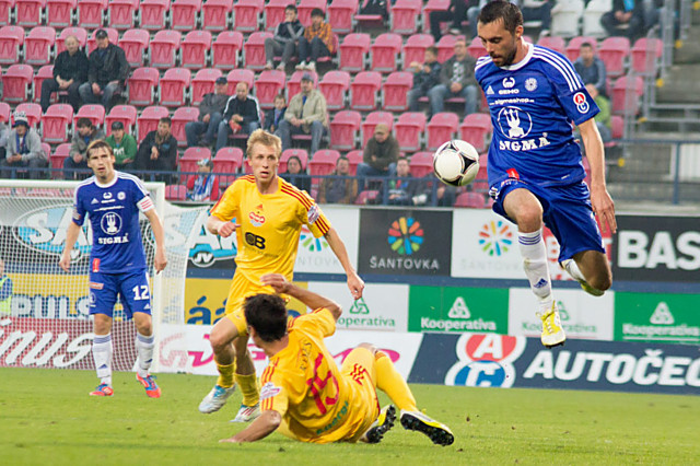 Michal Ordoš bude proti Dukle kvůli zranění zadního stehenního svalu chybět. To Tomáš Berger nastoupí a bude největší střeleckou hrozbou pro Sigmu.