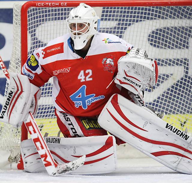 Branislav Konrád inkasoval v Karlových Varech jen jednou a Mora vyhrála 2:1.