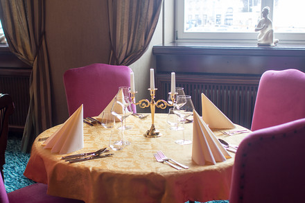 Tento stůl je vhodný například pro romantickou večeři ve dvou.