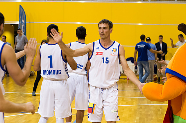 Basketbal Olomouc se doma utká se Synthesií Pardubice.