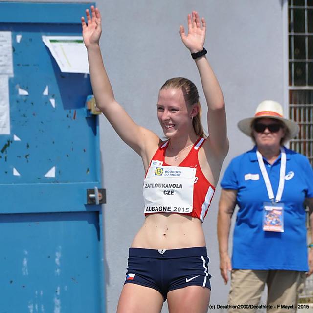 Barbora Zatloukalová po překonání osobáku na Evropském poháru ve víceboji žen v Aubagne.