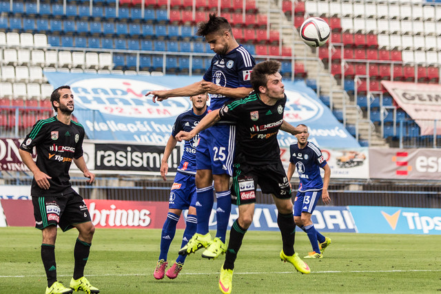 Foto ze srpnového měření sil mezi Sigmou a Příbramí na Andrově stadionu. I v odvetě dostala Olomouc od Příbrami 3 branky a prohrála.
