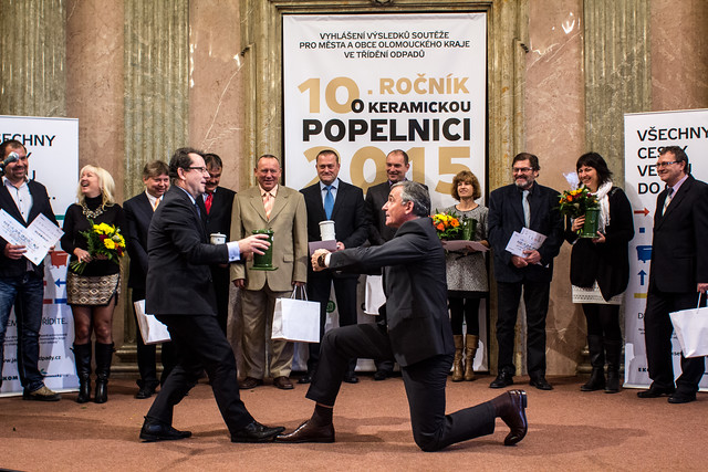 Došlo i na humor. Primátor Olomouce Antonín Staněk sehrál s moderátorem Janem Čenským krátké pantomimické číslo.